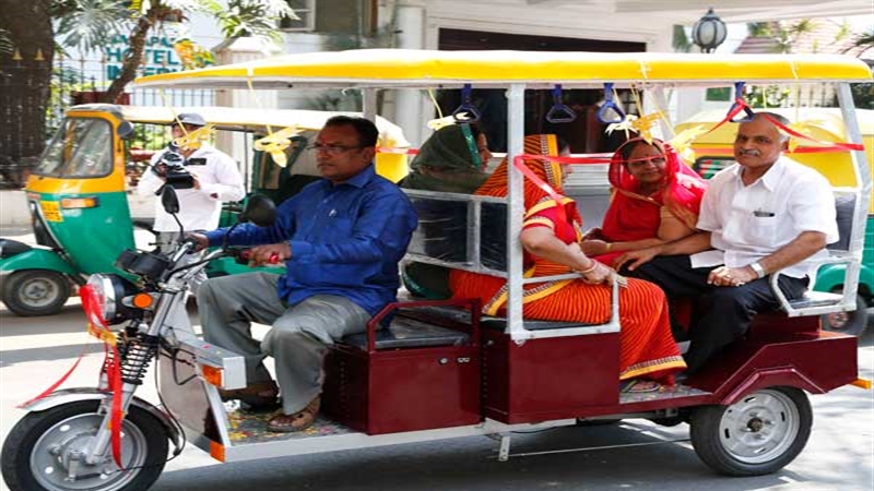 Korba E Rickshaws News : शहर में दौड़ रही 600 ई-रिक्शा, पर चार्जिंग की व्यवस्था नहीं