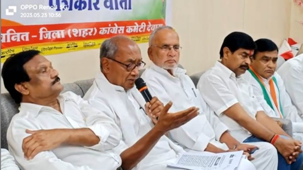 Dewas News:  दिग्विजय सिंह का आरोप- मप्र में कलेक्टर के ट्रांसफर-पोस्टिंग की बोली लगती है