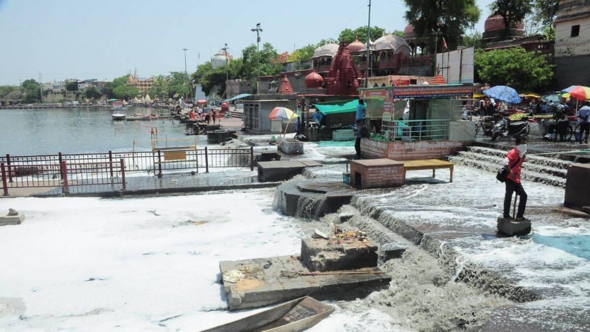 Ujjain News: शिप्रा नदी में मिला नाले का पानी, कार्यपालन यंत्री मनीष जैन को हटाया