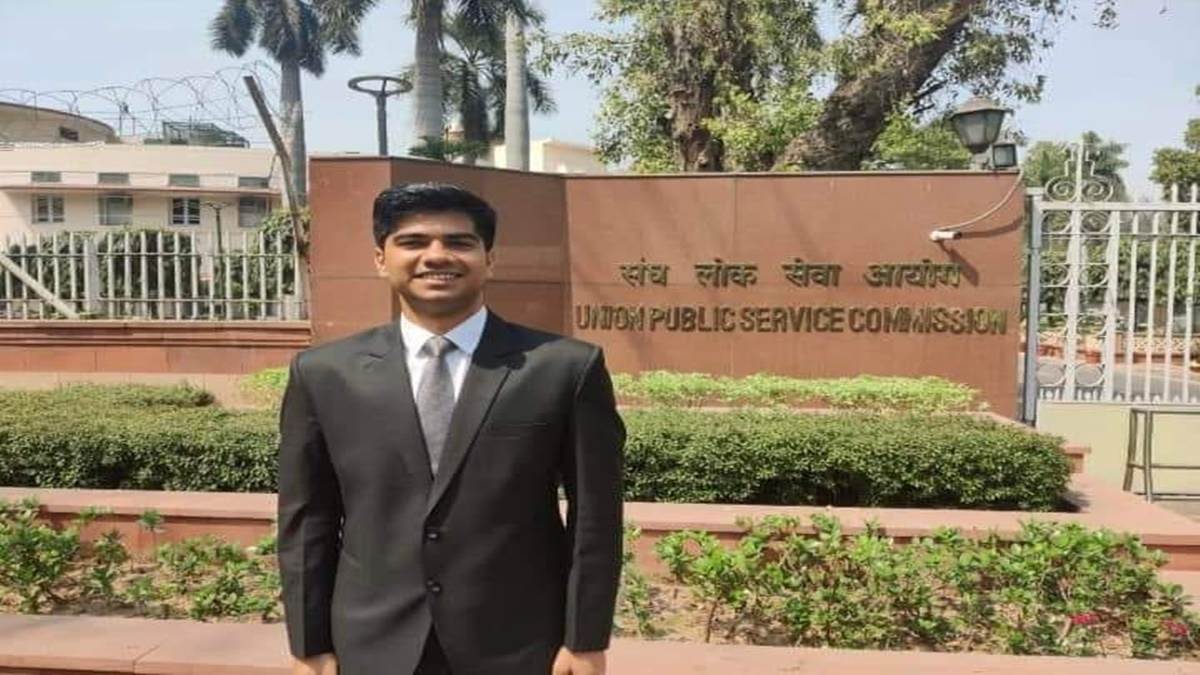 Shivpuri UPSC Result: दादा-पिता की अंगुली पकड़कर देखा सपना, दूसरे ही प्रयास में मिली सफलता