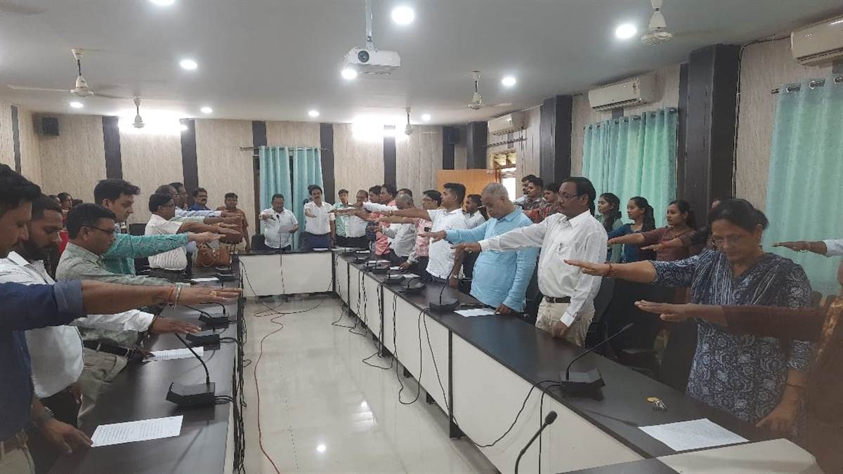 Bilaspur News: आतंकवाद और हिंसा के विरोध में छात्रों ने ली शपथ