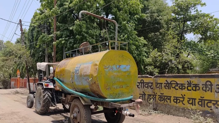 नौलखा पर नर्मदा की बड़ी लाइन में काफी दिनों से लीकेज, जल संकट से डरा इंदौर नगर निगम सुधार के लिए नहीं ले रहा शटडाउन
