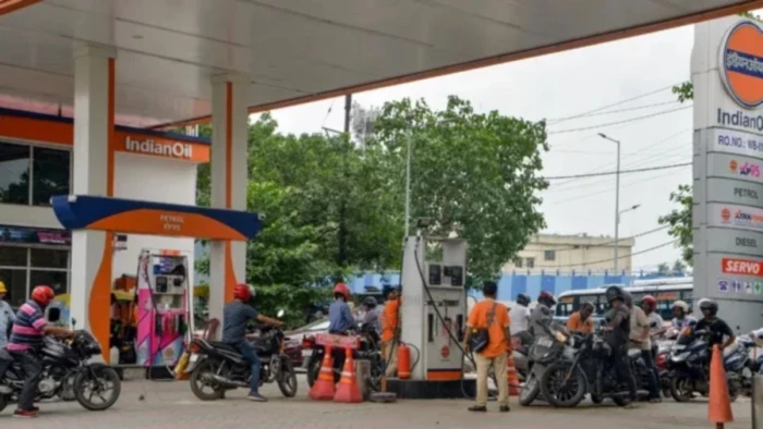 Petrol Diesel Price Hike: इंदौर में 10 दिन के भीतर 5 रुपये महंगा हुआ पेट्रोल-डीजल, तीसरी बार बढ़े दाम