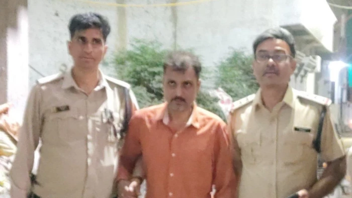 50 वारदातों में शामिल हिस्ट्रीशीटर रौनक गुर्जर गिरफ्तार, उज्जैन पुलिस ने निकाला जुलूस
