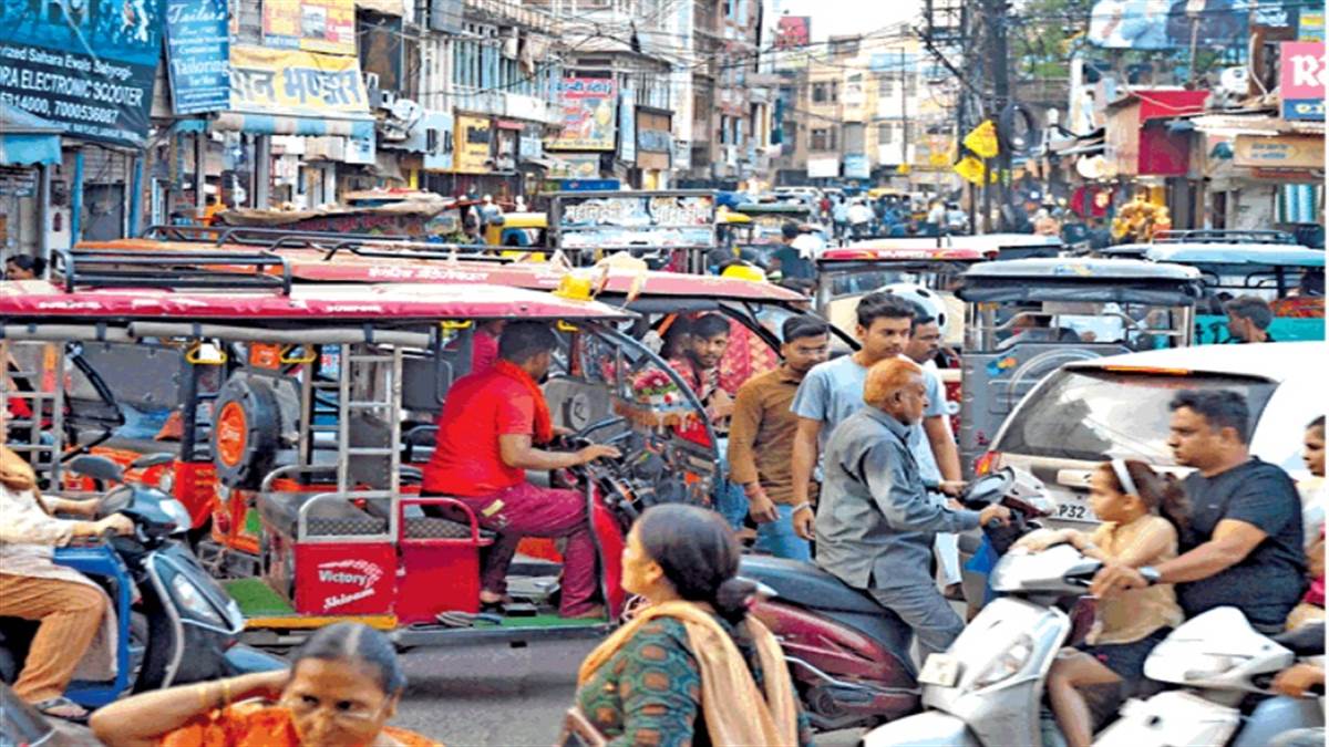 शहर की राहों में ई-रिक्शा का जाम, राहगीर परेशान