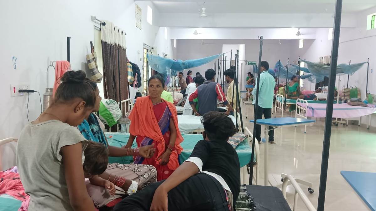 बीजापुर के 13 गांव में उल्टी-दस्त का प्रकोप दो दिन में पहुंचे 300 से ज्यादा मरीज अस्पताल की जगह आश्रम में हो रहा इलाज - Outbreak of vomiting and diarrhea in 13