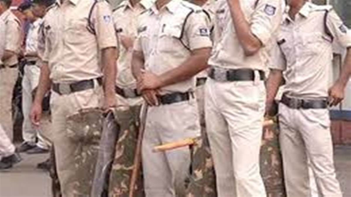 Success Story: यूपी पुलिस के सिपाही ने पास की CDS परीक्षा, अब लेफ्टिनेंट  बनकर करेंगे देश की सेवा - Constable in UP Police Vimal Kumar Cracks CDS  Exam Will Become Lieutenant Now -