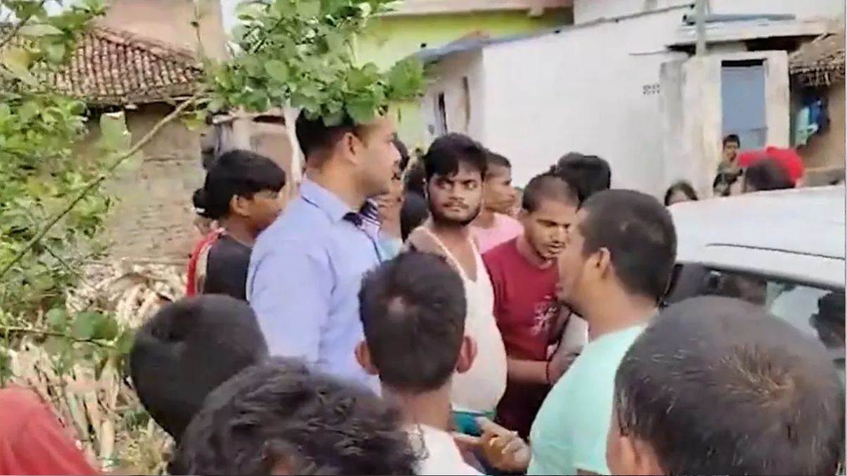 UGC-NET पेपर लीक मामले की जांच कर रही CBI टीम से नवादा में मारपीट, अफसर की फाड़ी शर्ट