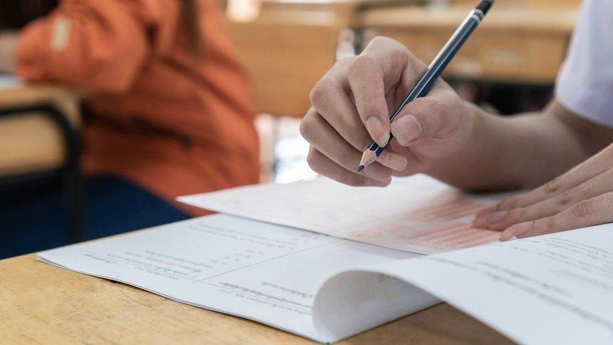 NEET UG Re Examination 2024: कड़ी सुरक्षा के बीच शुरू हुई 1563 छात्रों की नीट यूजी परीक्षा, केंद्रों पर NTA और शिक्षा विभाग के अधिकारी भी मौजूद