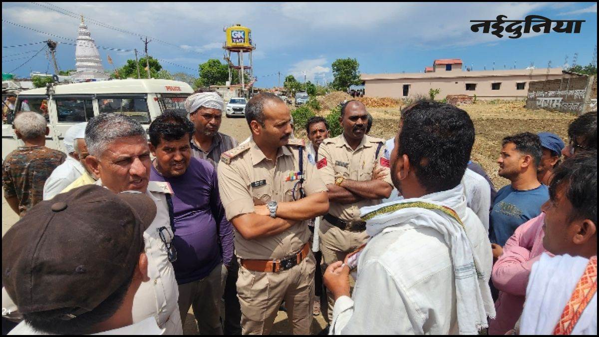 'मेरे यहां संतान नहीं, तो उसके यहां भी न रहे...', जादू-टोने के चक्कर में पड़ोसी ने की मासूम की हत्या, ग्रामीणों ने किया चक्काजाम