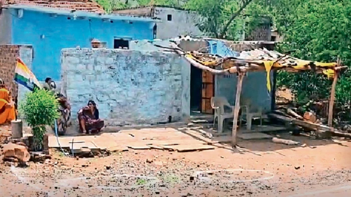 जिस बैसाखी के सहारे वो चलता था उसी से पीटकर कर दी हत्या, नुकीले हिस्से को हाथ में घोंपा; सागर जिले की वारदात