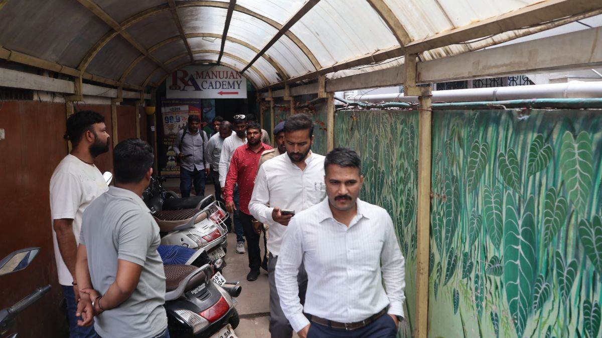 इंदौर में कोचिंग संस्थानों पर प्रशासन का शिकंजा, फायर सेफ्टी नहीं मिलने पर 13 कोचिंग संस्थान सील, बच्चों को भेजा घर