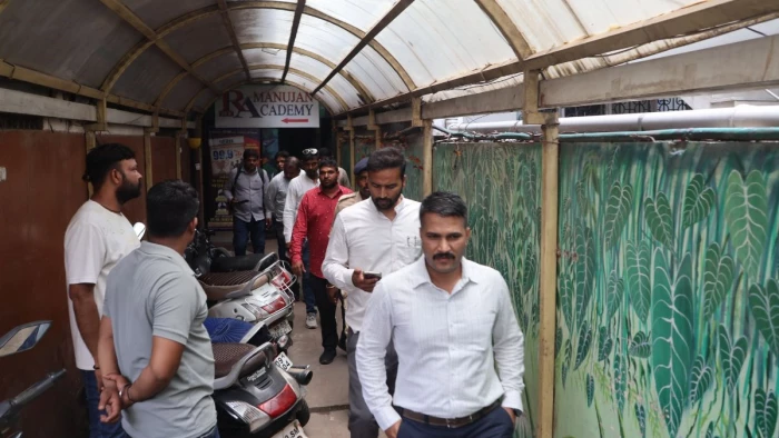 इंदौर में कोचिंग संस्थानों पर प्रशासन का शिकंजा, फायर सेफ्टी नहीं मिलने पर 13 कोचिंग संस्थान सील, बच्चों को भेजा घर