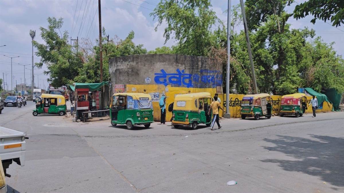 रात में यात्रियों की हो रही फजीहत, इंदौर में मनमाने किराये पर ऑटो एकमात्र विकल्प