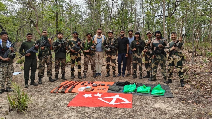 कांकेर में सुरक्षाबलों को बड़ी सफलता, माओवादियों के डंप हथियार और वायरलेस सेट बरामद