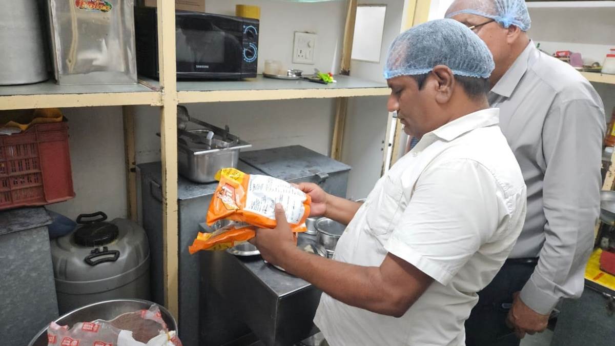 इंदौर के शिशुकुंज स्कूल में लंच के बाद 150 से अधिक बच्चों की बिगड़ी तबीयत, किचन सील