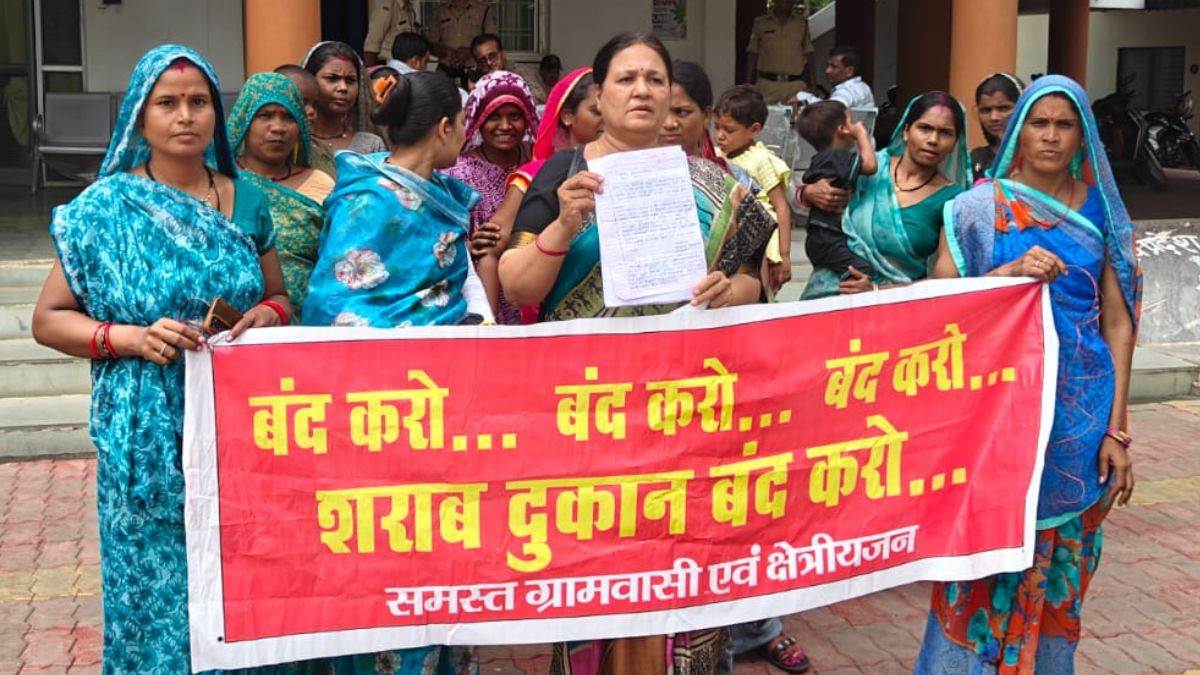 जबलपुर में जनसुनवाई में एसपी से लगाई गुहार, बोलीं- लाड़ली बहना का पैसा नहीं चाहिए, शराब बंद कराइए