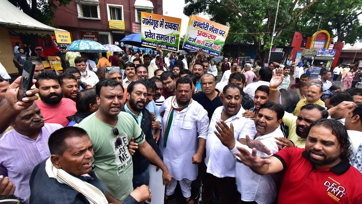 इंदौर विधायक गोलू शुक्‍ला और उसके बेटे रूद्राक्ष के खिलाफ उज्‍जैन में कांग्रेस का बड़ा प्रदर्शन, केस दर्ज करने की मांग