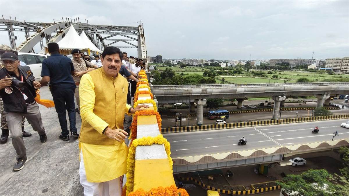 इंदौर के लवकुश चौराहे पर बने डबल डेकर फ्लाईओवर की एक भुजा यातायात के लिए खोली, सीएम ने किया शुभारंभ