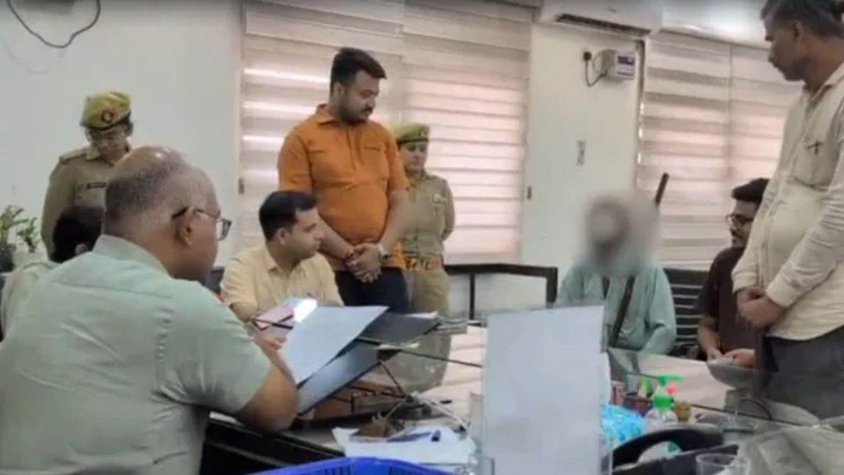 41 साल की शादी के बाद बुजुर्ग ने लगाई डीएम से इंसाफ की गुहार, साहब पत्नी जूतों से पीटती है और घर से भी निकाल दिया है