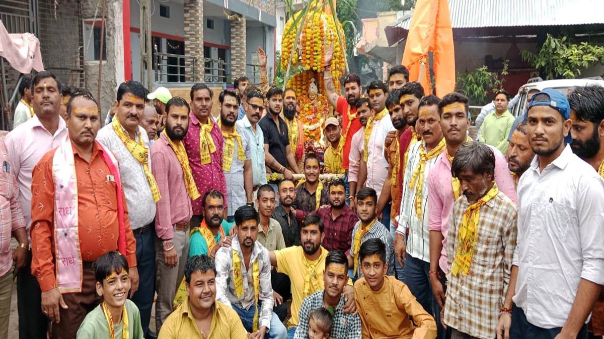 Sinm Rol Indore News: इंदौर में लाव-लश्कर के साथ सिमरोल में निकली लड्डू गोपाल की ...