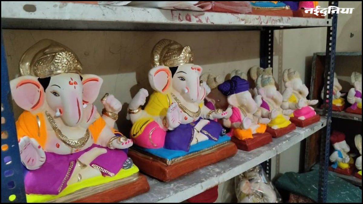 इंदौर में एक परिवार की अनूठी गणेश भक्ति, बिना मोलभाव के 11 वर्ष से दे रहा माटी से बनी गणेश मूर्तियां