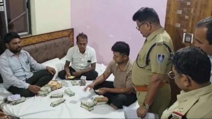 जबलपुर में पनागर के भाग्यश्री होटल में क्राइम ब्रांच का छापा, 15 लाख रुपये समेत चार आरोपी गिरफ्तार
