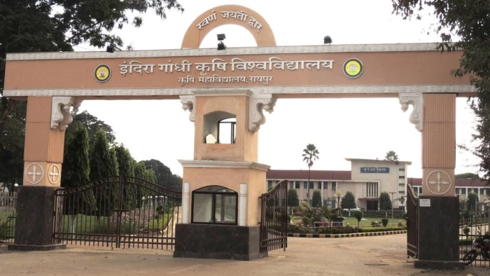 IGKV पेपर लीक मामले में बड़ी कार्रवाई, भारती कॉलेज के प्राचार्य बर्खास्त, कथित मास्टरमाइंड प्रोफेसर को भी नौकरी से निकाला