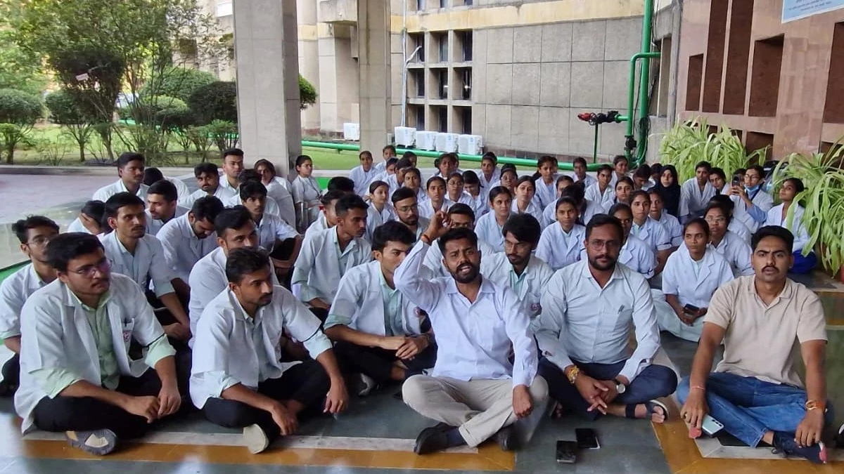 MP News: बीएमएचआरसी में नर्सिंग छात्रा की मौत से मचा हड़कंप, लापरवाही का आरोप, निदेशक के इस्‍तीफे की मांग