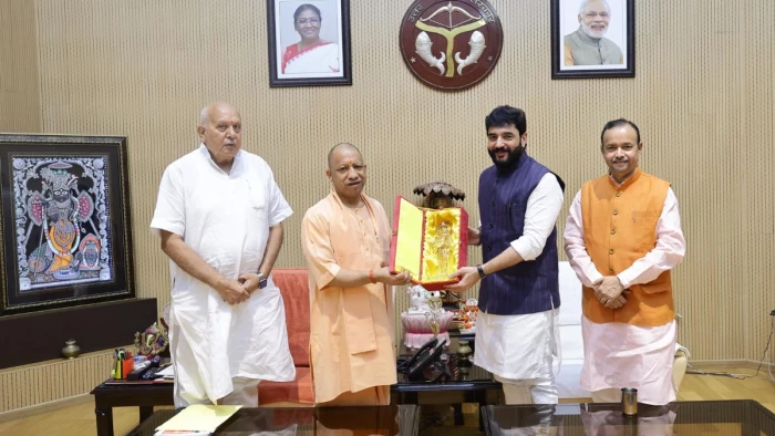 योगी सरकार का बड़ा फैसला, ड्राइवर को 'जीरो कमीशन' पर भारत टैक्सी और किसानों को 6% पर लोन का तोहफा