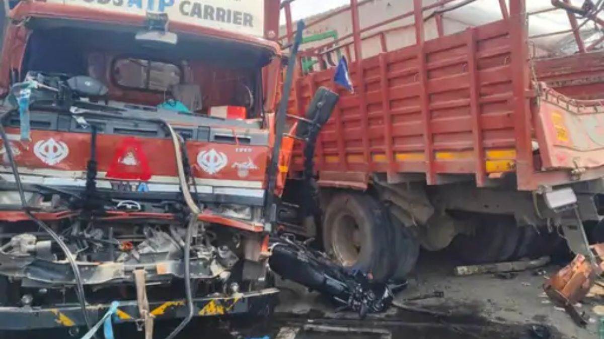 महू में राऊ-खलघाट फोरलेन पर भेरुघाट में टकराए वाहन, यात्री बस भी आई चपेट में, 5 घायल, लगा लंबा जाम