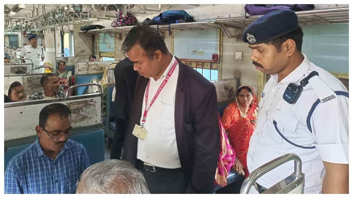 फ्री में मजा लेने वाले 43,710 बेटिकट यात्री धराए, दक्षिण पूर्व मध्य रेलवे ने वसूला 3.13 करोड़ का जुर्माना
