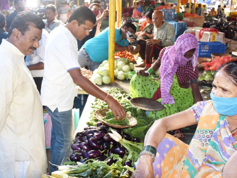 Vegetable Price Down: अब प्याज के भी दाम गिरे, पांच दिन में 500 रुपये क्विंटल गिरे दाम