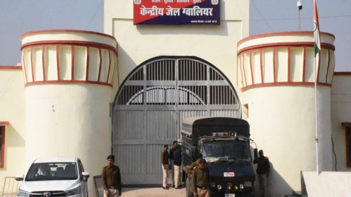 भाई की तलब की ऐसी चिंता...जेल में बंद भाइयों के लिए तंबाकू-गुटखा तक लेकर पहुंची बहनें, महिला ने साड़ी में छिपा रखा था चाकू