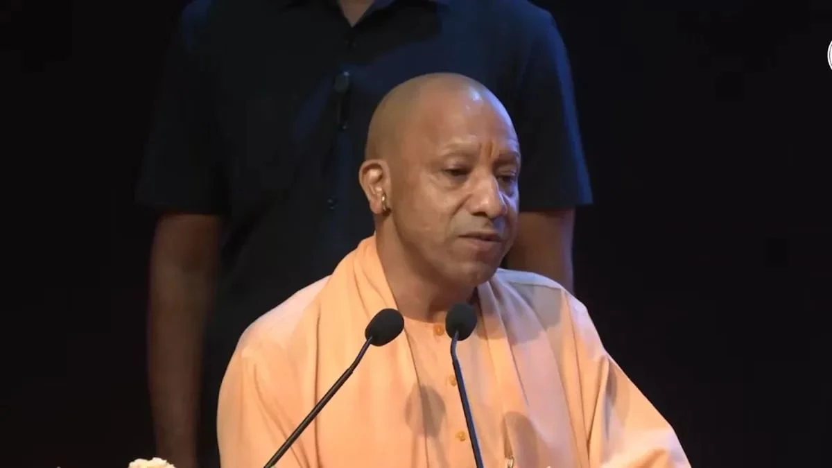 यूपी बना 'बॉटलनेक' से 'ब्रेकथ्रू' स्टेट, सीएम योगी बोले- 2017 से पहले की सरकारों ने कार्य संस्कृति को किया प्रभावित
