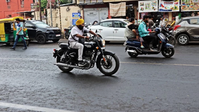 इंदौर में उत्तरी हवाओं और हल्की बारिश ने बढ़ाई ठंडक, दो-तीन दिन ऐसा ही बना रहेगा मौसम