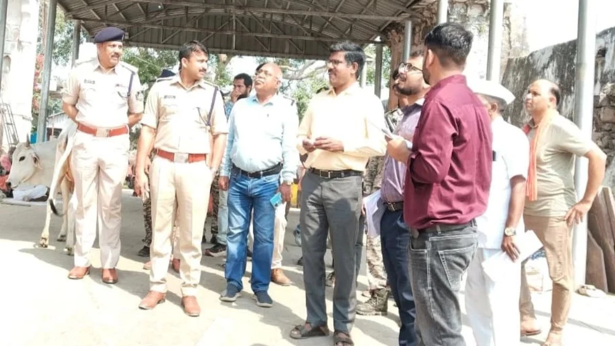 चित्रकूट के जन विश्वास शिविर में कलेक्टर भड़के, देर से पहुंचे जनपद सीईओ से कहा- अपने ही कार्यक्रम में गायब