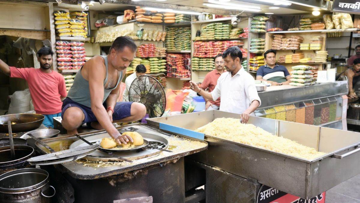 सिंगापुर के अंतरराष्ट्रीय पर्यटन मेले में मेहमाननवाजी का स्वाद बनी रतलामी सेंव, वैश्विक ब्रांडिंग का अवसर