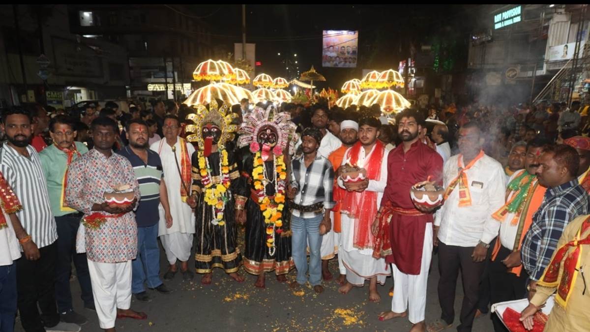33 वर्षों से निभ रही जवारा जुलूस की परंपरा, मां काली के स्वरूप बने आकर्षण