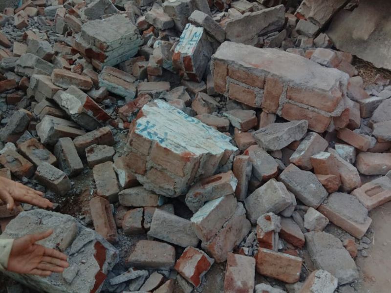 Narsinghpur News Three children died in wall collapses after tractor hit it