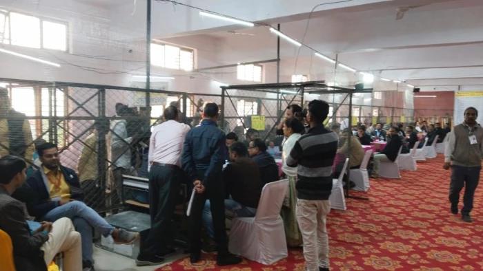 Vijaypur By election : कड़ी सुरक्षा के बीच हाे रही मतगणना, जिले भर की पुलिस अलर्ट मोड पर