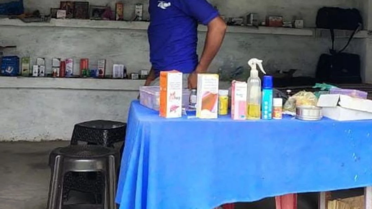 मेडिकल टीम की छापेमारी से हड़कंप, अपात्र प्रैक्टिसनर्स फरार, दो क्लिनिक सील... एक्सपायरी दवाइयां बरामद