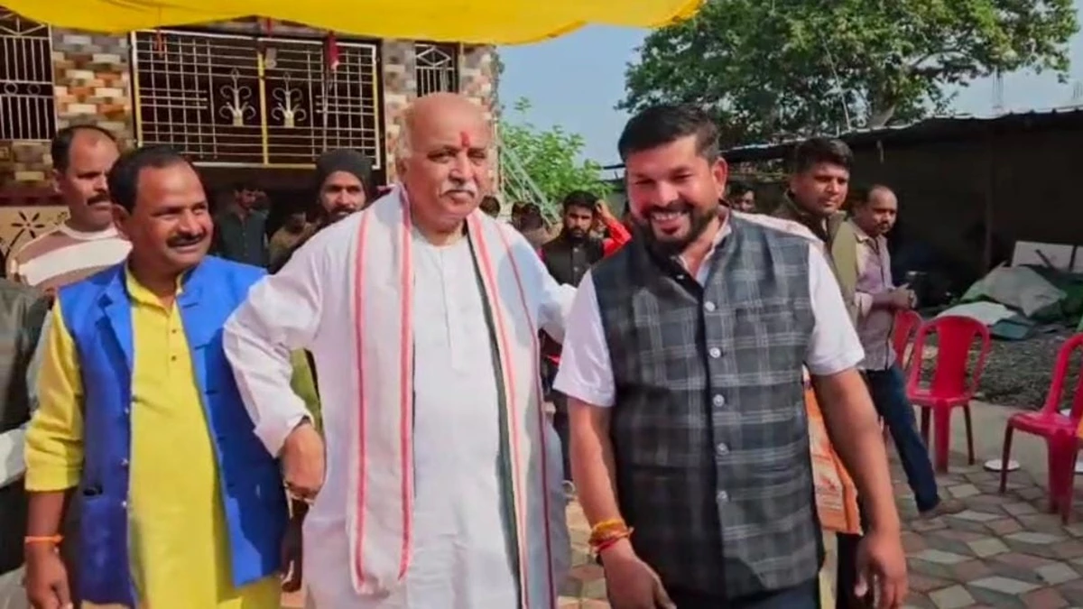 मंडला में बोले डॉ. प्रवीण तोगड़‍िया, 'हिंदू तीन बच्चे पैदा करें, तीसरे की फीस मैं भरवा दूंगा'