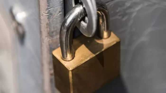 सोनोग्राफी सेंटर पर 'सिस्टम' की सर्जरी... एक्सरे टेक्नीशियन कर रहा था जांच, स्वास्थ्य विभाग ने जड़ा ताला