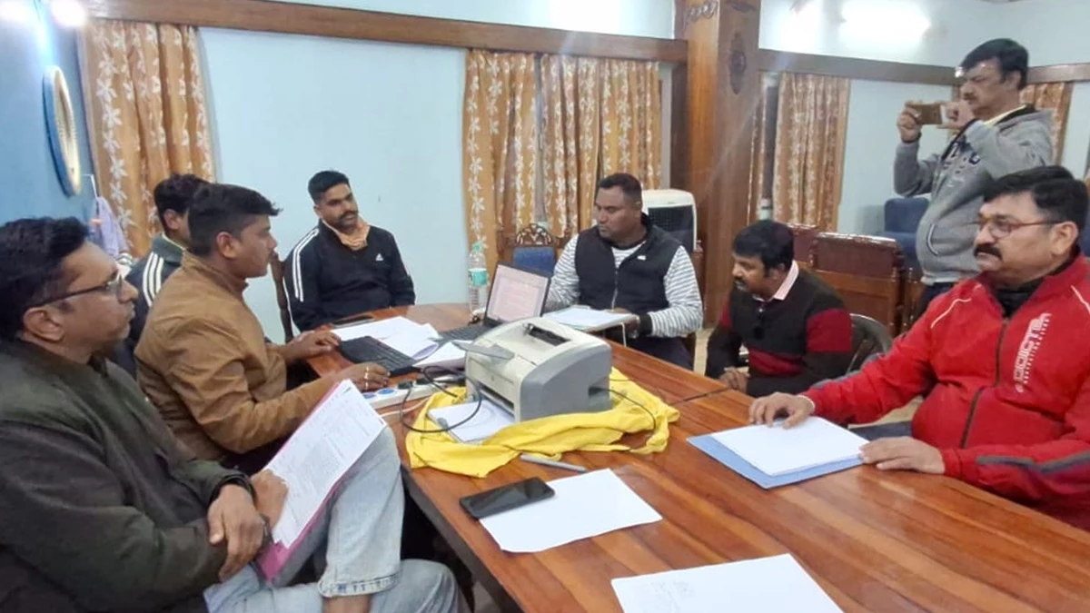 सीएम हेल्पलाइन में शिकायत बंद कराने के मामले में मांगी थी रिश्वत, 10 हजार लेते हुए छिंदवाड़ा बीएसी गिरफ्तार