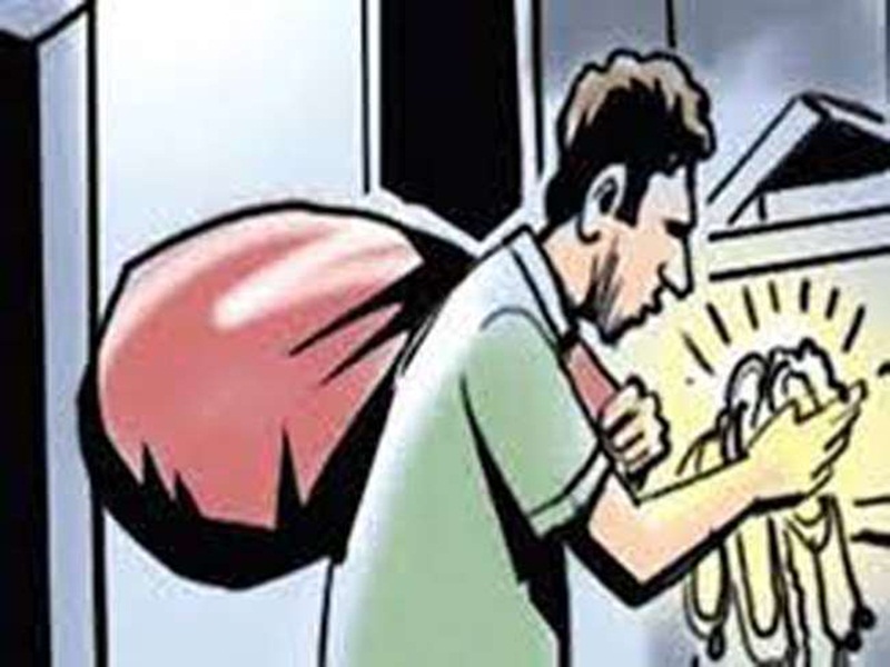 चोरी से एक दिन पहले बदमाशों ने की थी रेकी