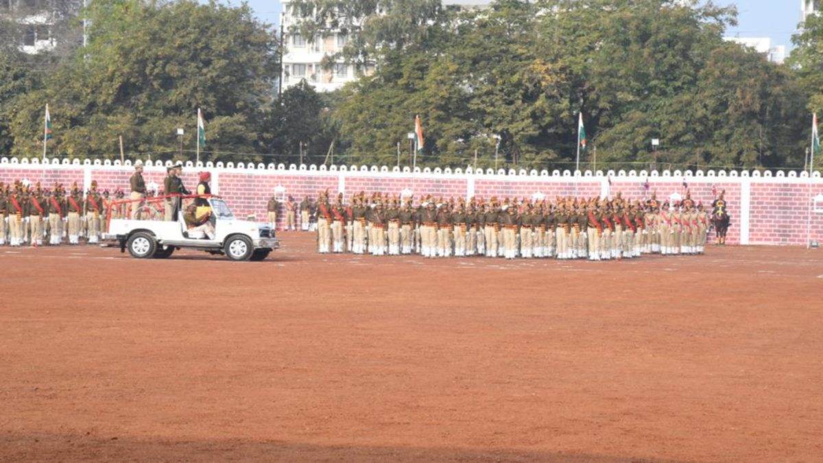Republic Day 2023: भोपाल में गणतंत्र दिवस परेड की फुल ड्रेस रिर्हसल हुई, प्रधान आरक्षक ने निभाई प्रतीकात्‍मक मुख्‍य अतिथि की भूमिका