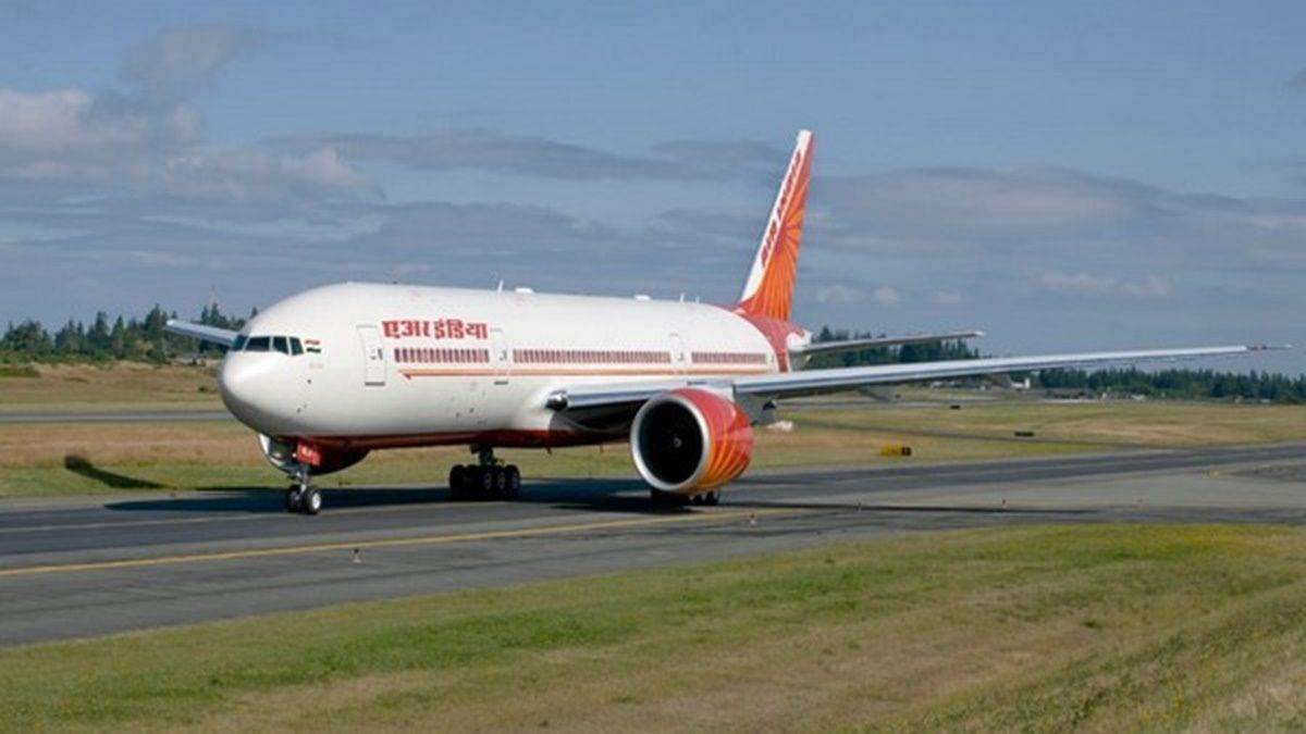 DGCA ने एयर इंडिया पर लगाया 10 लाख का जुर्माना, महिला के कंबल पर पेशाब का मामला