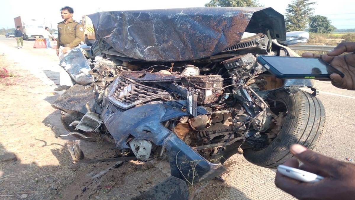 Jabalpur News : सिहोरा में नेशनल हाईवे पर अनियंत्रित होकर कार पलटी, तीन की मौत