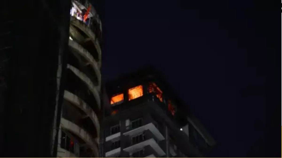 Mumbai Fireplace: आग की चपेट में गोरेगांव की बहुमंजिला इमारत का पेंटहाउस, फायर ब्रिगेड ने संभाला मोर्चा